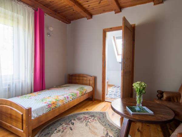 Pokój 4 osobowy z poddaszem na górze