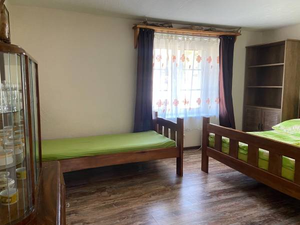 Sypialnia z łożem małżeńskim i pojedynczym