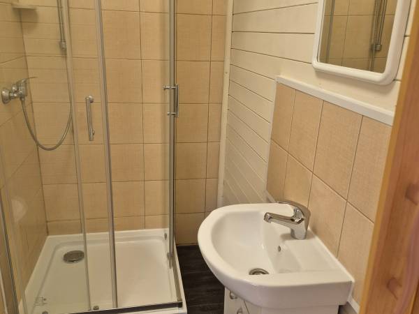 ŁAZIENKA - MAŁY DOMEK 