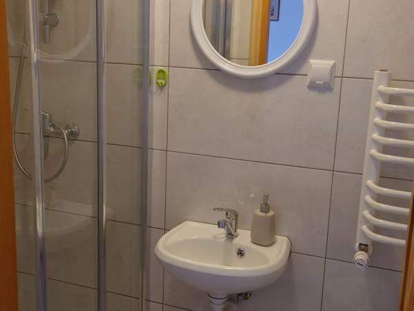 Łazienka do pokoju nr 9