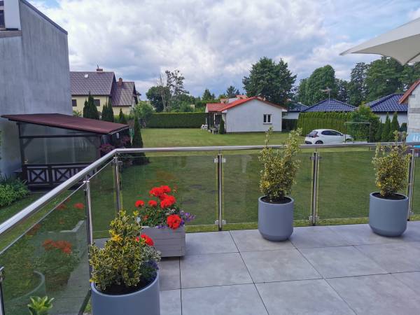 Widok na ogród z tarasu - parter