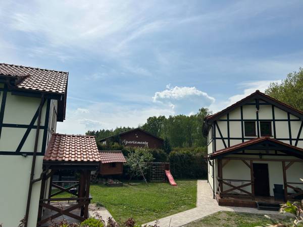 Zaciszna Przystań Dębina: obiekt na zewnątrz.