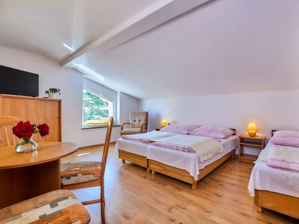 Nr.5 Pokój 3-osobowy