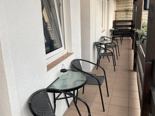 taras przed pokojami