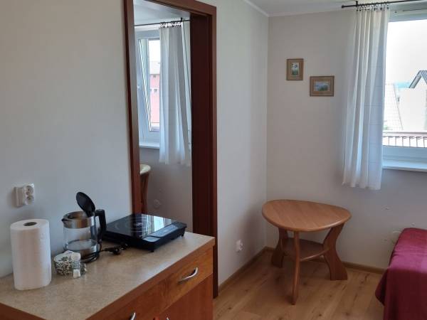 pokój nr 6 ( 3 os + dostawka)