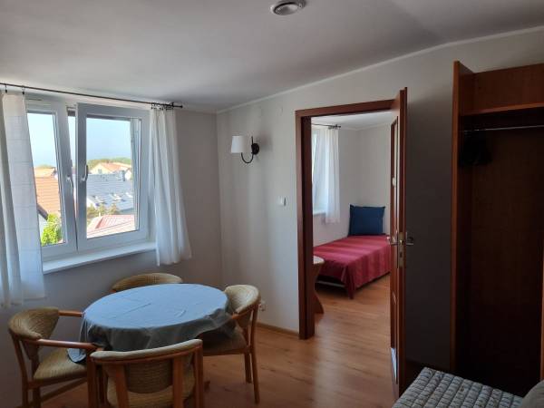 pokój nr 6 ( 3 os. + dostawka)