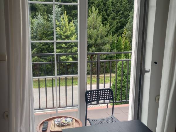 Pokój 3 os. z z wyjściem na balkon.