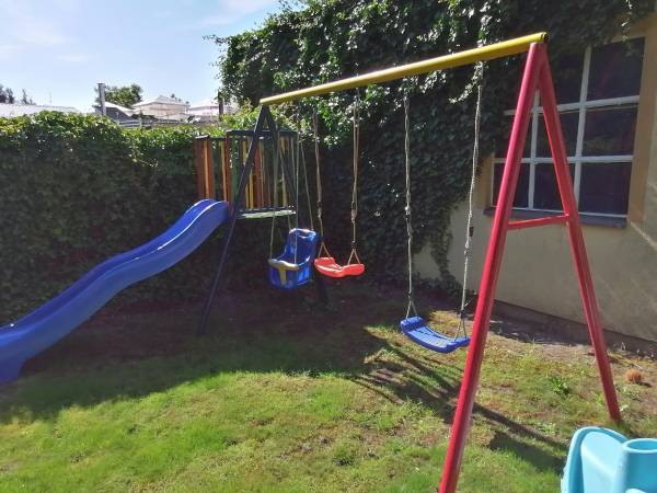 Plac zabaw - zjeżdżalnia / huśtawki
