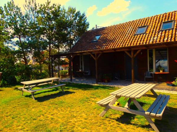 przestrzeń przed domkami 