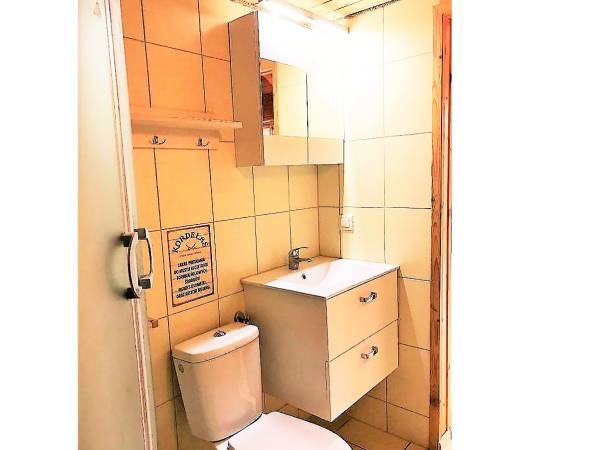 Domek z 2 pokojami łazienka