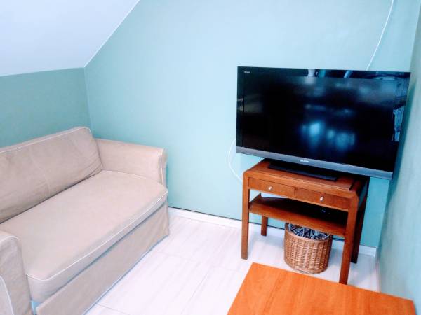 Kącik tv w kuchni na piętrze