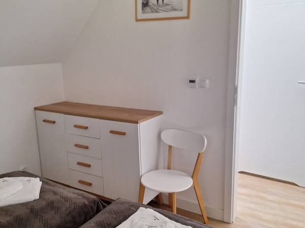 FOLK_2 sypialnia sofa i wyjście