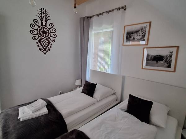 FOLK_2 sypialnia z 2 łóżkami