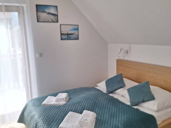 LEŚNY _1 sypialnia z łóżkiem małżeńskim