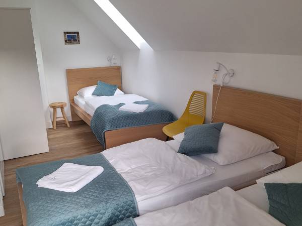 LEŚNY _2 sypialnia z 3 łóżkami