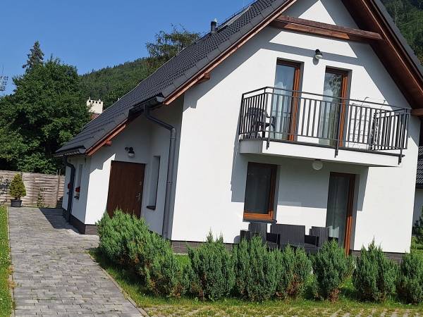 LEŚNY _domek w wejści do LEŚNEGO