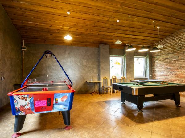 Salon gier: bilard, ping-pong, cymbergaj / air hockey