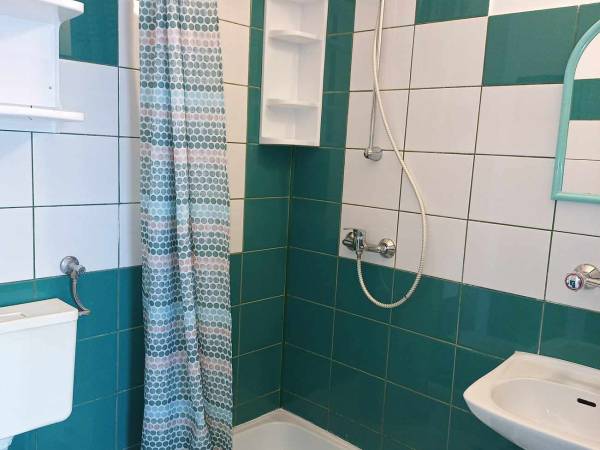 Pobierowo noclegi. Pokoje gościnne U Lucyny - łazienka