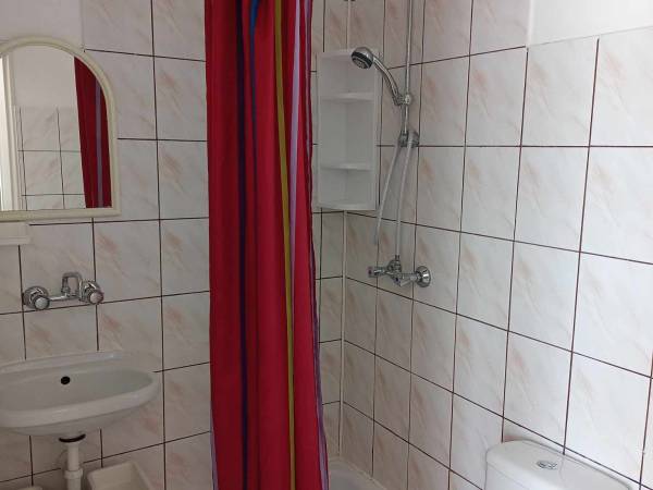 Pobierowo noclegi. Pokoje gościnne U Lucyny - łazienka