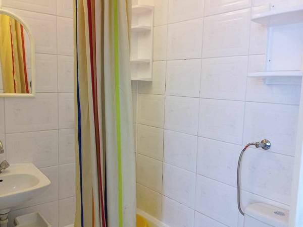 Pobierowo noclegi. Pokoje gościnne U Lucyny - łazienka