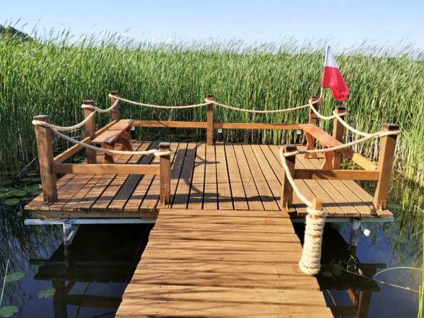 DOMKI LETNISKOWE NAD JEZIOREM NA MAZURACH 