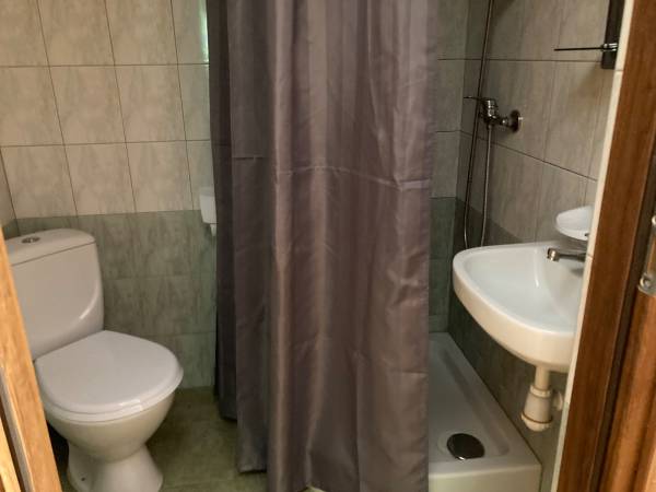 łazienka w pokojach