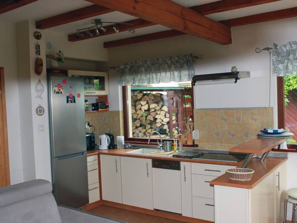 Dobrze wyposażony aneks kuchenny