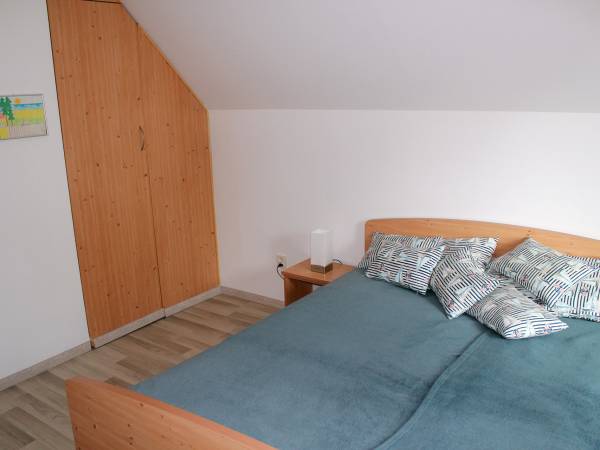 Sypilania z dużym, podwójnym łóżkiem