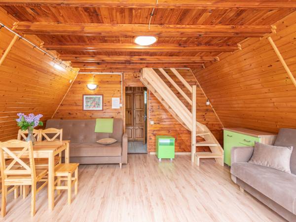 Drewniane domki nad morzem Mierzeja Wiślana domek zielone 