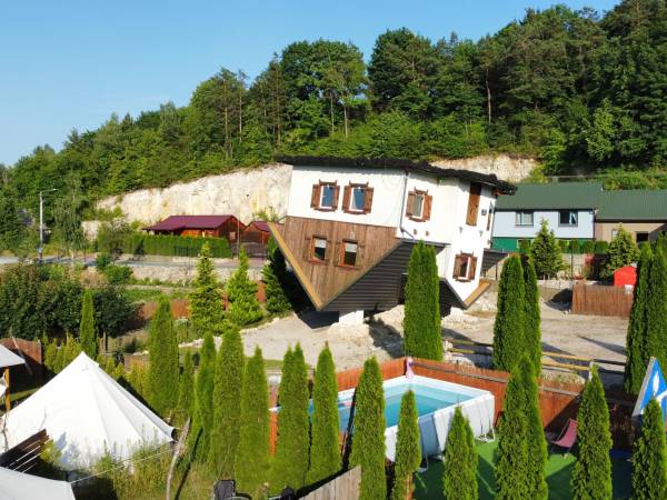 Widok na Domek do góry nogami