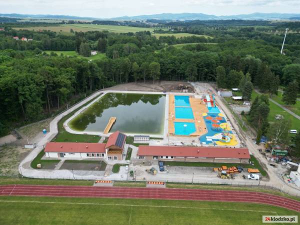 basen otawrty w Polanicy Zdroju