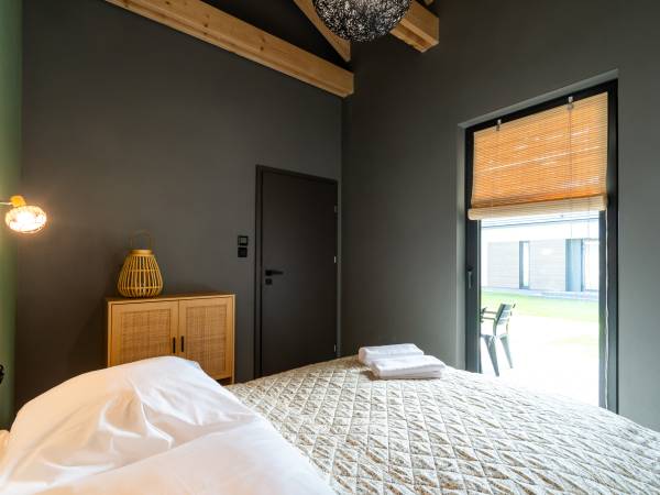 sypialnia okno drzwi