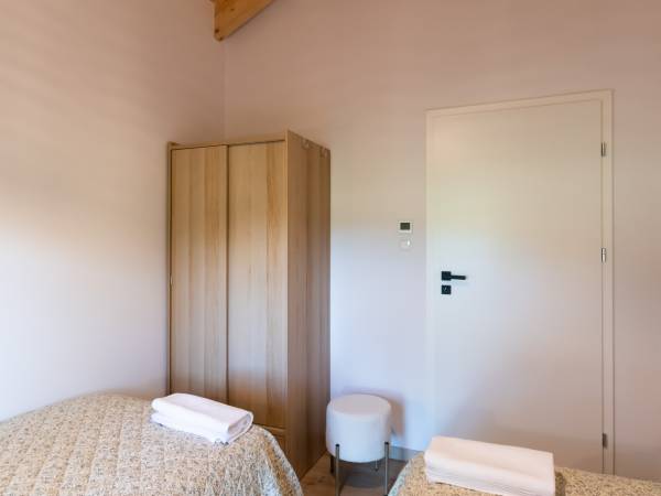 sypialnia drzwi szafa