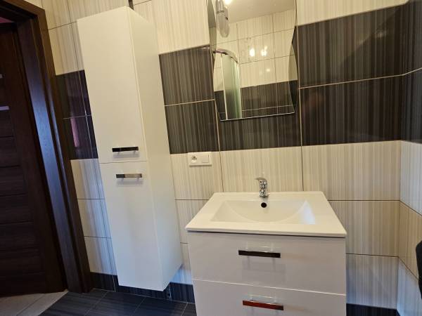 domek czerwony - łazienka