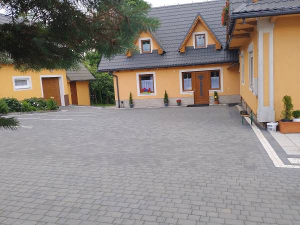 Wejście do części wynajmowanej