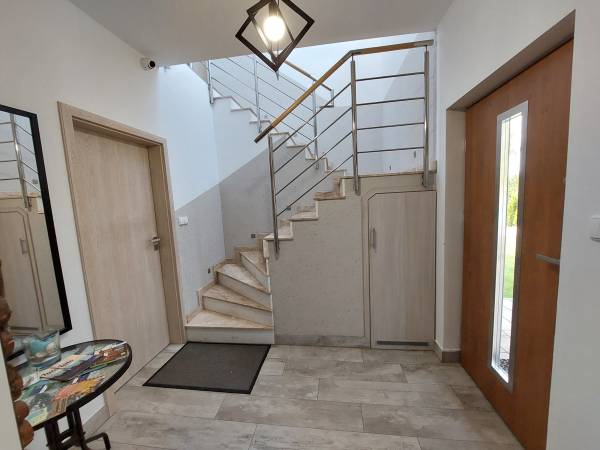 wejście ,klatka schodowa