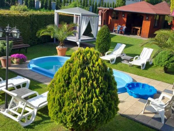 Ogród,łóżko balijskie,basen