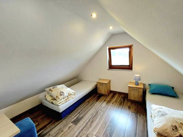 apartament dwupoziomowy mały u góry