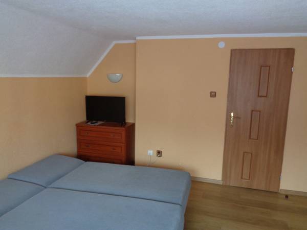 Pokój z łazienką bez balkonu i tarasu