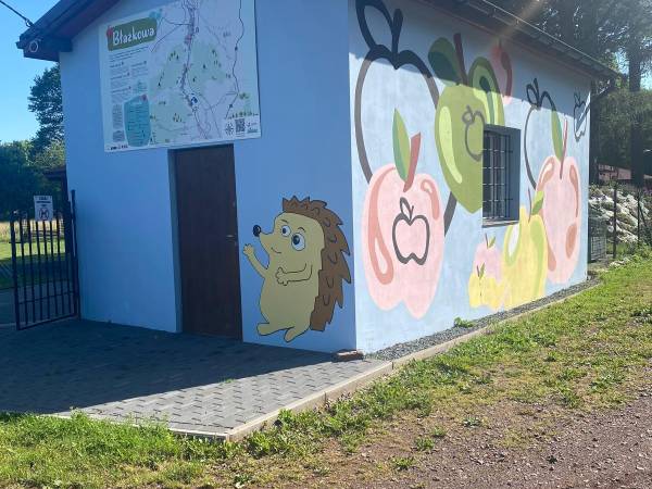 Publiczny plac zabaw znajdujący się tuż przy apartamencie