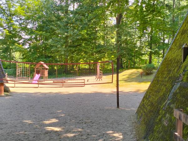 Boisko i plac zabaw