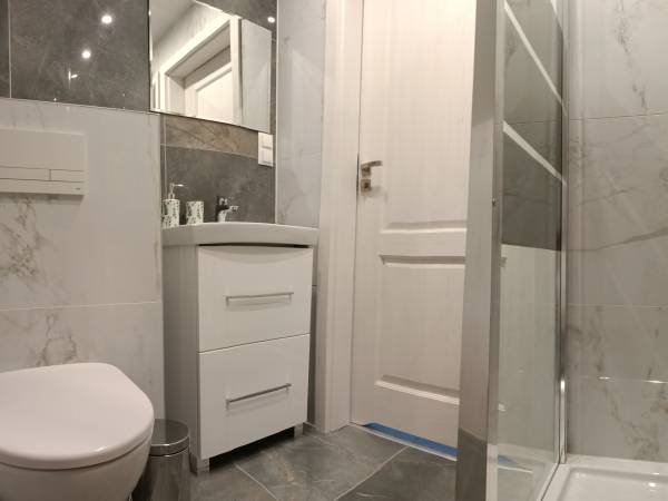 Apartament 2-osobowy z aneksem, łazienka, balkonem i widokiem na Giewont i Gubałówkę