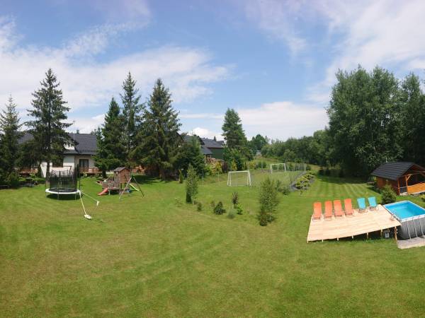 plac zabaw, boisko, basen, sauna i jacuzzi