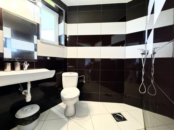 Pokój nr. 6 z prywatną łazienką 