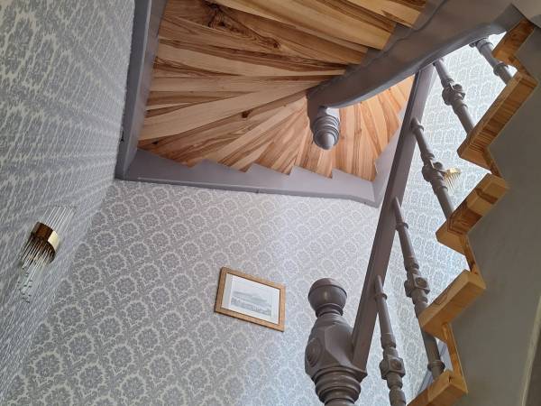 Klatka schodowa w głównym budynku