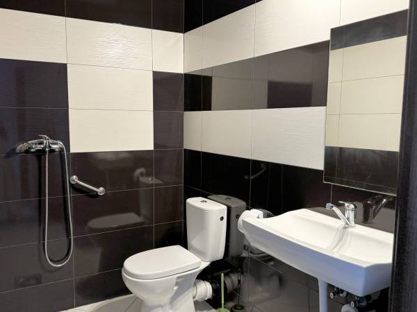 Pokój nr. 2 z prywatną łazienką 