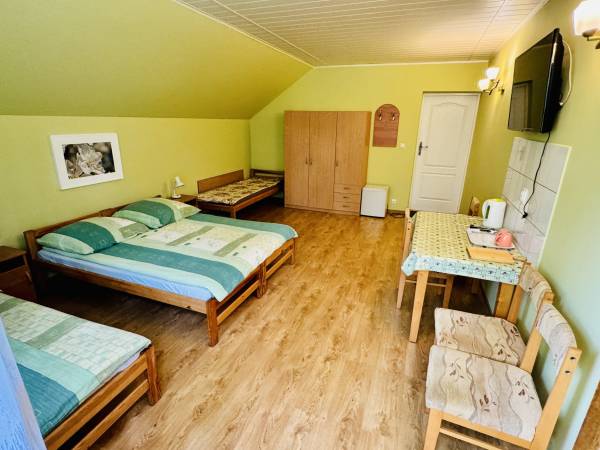 wnętrze pokój 2 z balkonem