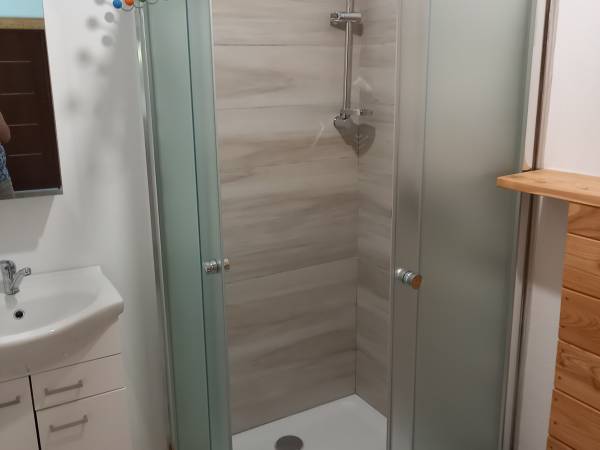 Łazienką w domku sosnowym