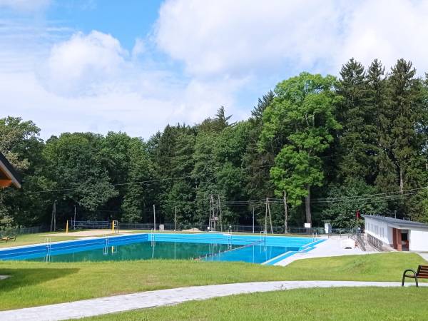 Jugów basen latem czynny