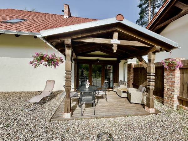 Dworek Wdzydze - Domki i Apartamenty